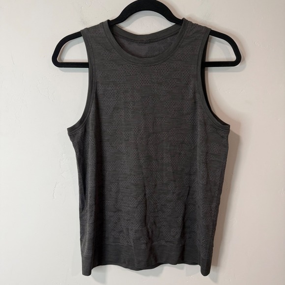 Lululemon Tops - Lululemon Womens Breeze By Muscle Tank Top 4 Grey‎ Camo Crew Neck Workout Run